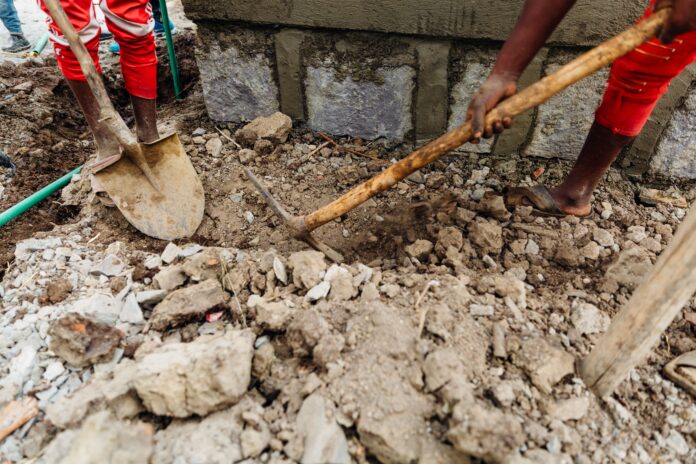 Illustrative manual digging by Pexels Manual hand digging for the Kugarika fish pond project (illustrative photo)